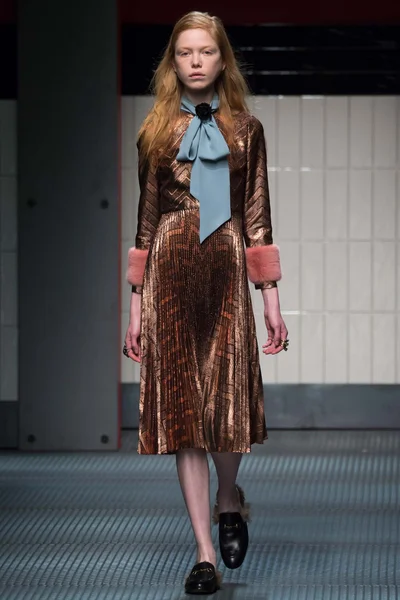 Look 30